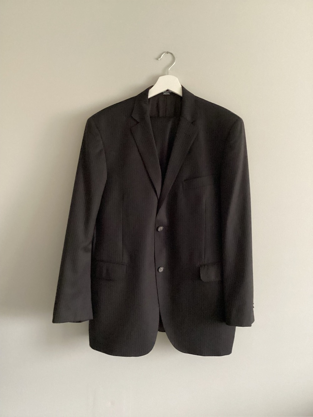 Guy Laroche Men’s 100% Wool Suit, Size 42R